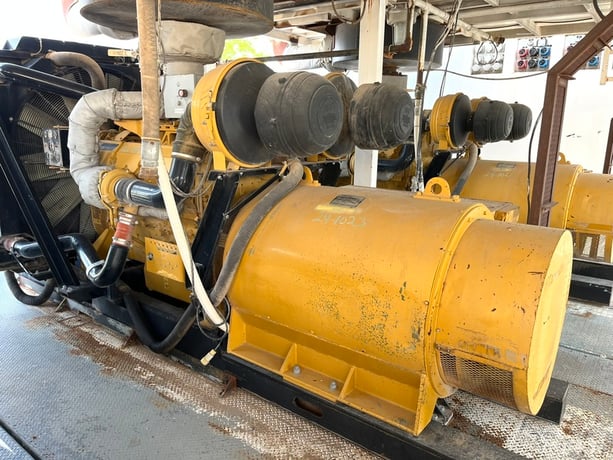 1140 KW Caterpillar #C32, petroleum power diesel generator set, 9500 hours, 1800 RPM, radiators - Image 2