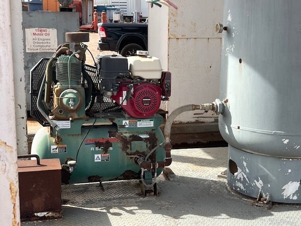 1140 KW Caterpillar #C32, petroleum power diesel generator set, 9500 hours, 1800 RPM, radiators - Image 9