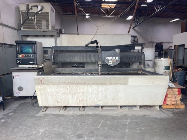 Omax #55100, CNC Waterjet, 55" x 100" max cutting size, 10' 6" x 5' 5" water tank, 30 HP, 2005 - Image 1