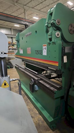 250 Ton, Accurpress #725012, hydraulic press brake, 12' overall, 102" between housing, 8" stroke, 10" throat - Image 3