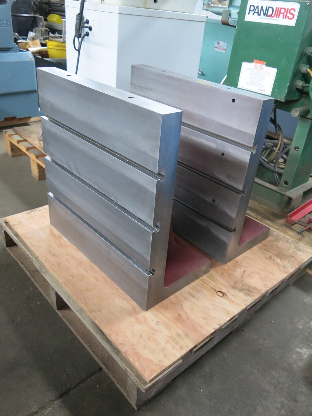 24" x 24" x 12" Suburban Tool #TAP-122424, 24" Square T-Slotted Webbed Angle Plates - Image 1