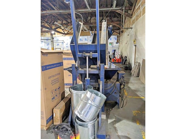 Cram-A-Lot #HX-60, 60" x 30" x 40" horizontal closed door baler, 7" cylinder, cart dumper, infeed conveyor - Image 4