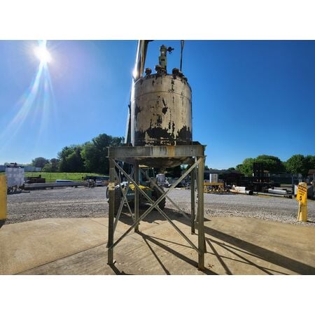 750 gallon Stainless Steel Liquid tank & support stand - Image 4