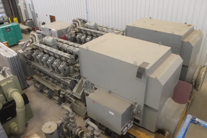 4200 KW Waukesha #12V-AT27GL, Natural gas generator set, 12470 Volts, new surplus, 2004 - Image 5