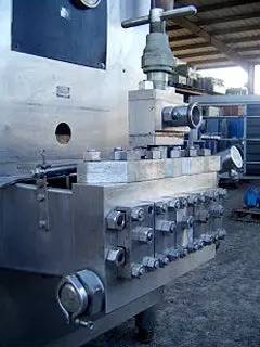 APV Crepaco #5DL425, 5 cyl homogenizer, 2500 GPH, 1800 psi, (5) 1.5" diameter plungers - Image 8