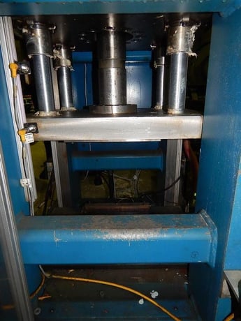 90 Ton, Farger &Joosten, multipower air/oil press, 7.9 stroke, 26" DL, 24" x17"x2" bed, 24" passline - Image 2