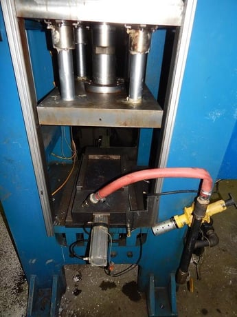 90 Ton, Farger &Joosten, multipower air/oil press, 7.9 stroke, 26" DL, 24" x17"x2" bed, 24" passline - Image 3