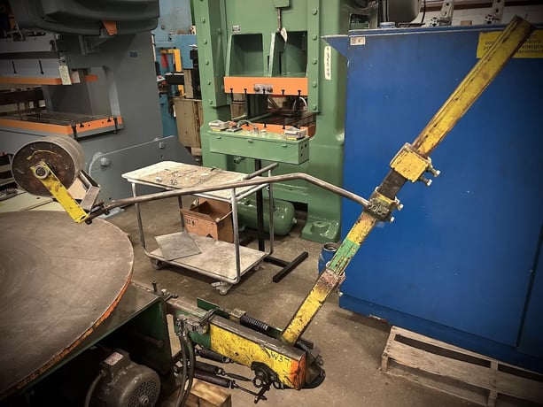 15000 lb. AWC #F-500, Pallet Uncoiler, 30" Width, 80" outside dimensions, 0-300 FPM, 2001 - Image 3