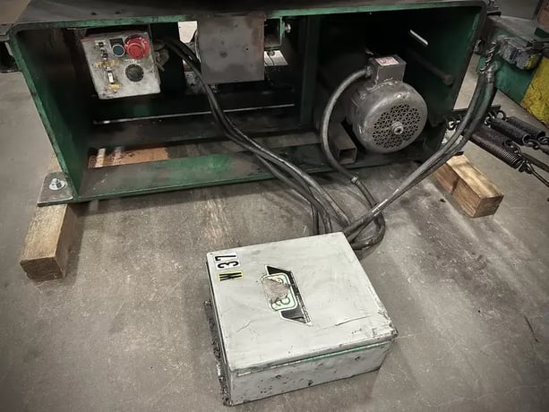 15000 lb. AWC #F-500, Pallet Uncoiler, 30" Width, 80" outside dimensions, 0-300 FPM, 2001 - Image 4