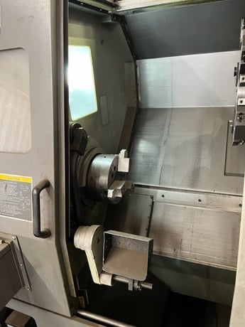 Hyundai Kia #SKT21, CNC lathe, 21.7" swing, 8" chuck, 2.5" bar, 13.8" turning diameter, Fanuc 21i-TB, 2007 - Image 5