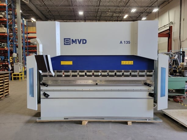 135 Ton, MVD iBend #A135-3100, CNC hydraulic press brake, 10' overall, 102.36" between housing, 8.27" stroke - Image 1