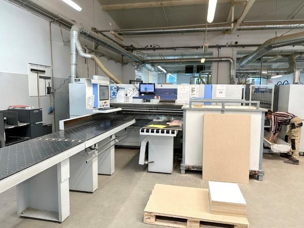 Holzma #HKL-400, angular panel saw system, 169" rip capacity, 86.6" crosscut capacity, 2013 - Image 1