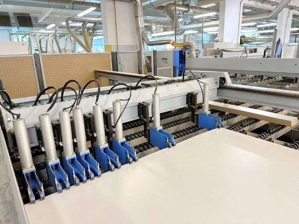 Holzma #HKL-400, angular panel saw system, 169" rip capacity, 86.6" crosscut capacity, 2013 - Image 5