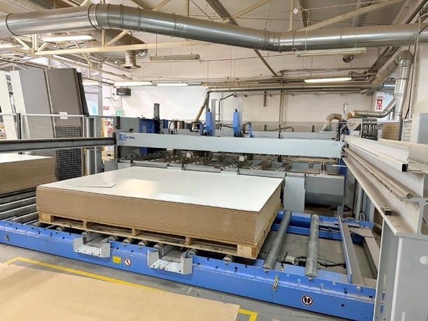Holzma #HKL-400, angular panel saw system, 169" rip capacity, 86.6" crosscut capacity, 2013 - Image 8