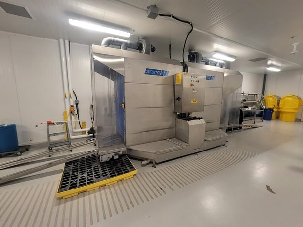 Unifortes #UNI-TW450.80.220, Dolly & Trolley Washer, 11.5' wash tunnel, 2019 - Image 1