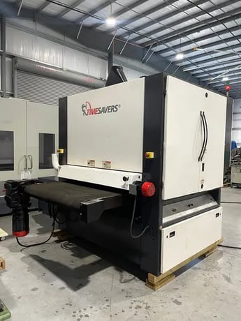 52" x 103" Timesavers #4221-45-00, dual head metal belt sander, 15-45 FPM, 38" passline, (2) 75 HP, 11" drum - Image 4