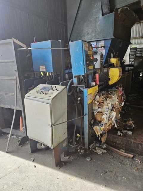 Marathon #2R-250, 2-ram baler, 83-7/8" x40-3/4" feed opening, 65" x45" x30" bale size - Image 4