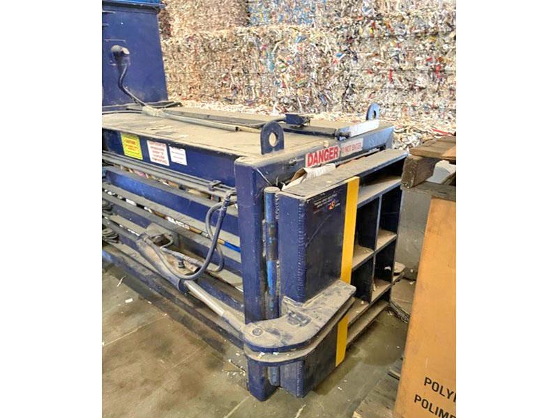 Selco #HL-12-LH, horizontal baler, 20 HP motor, 6" cylinder, 50" x 28" hopper opening, infeed conveyor - Image 1