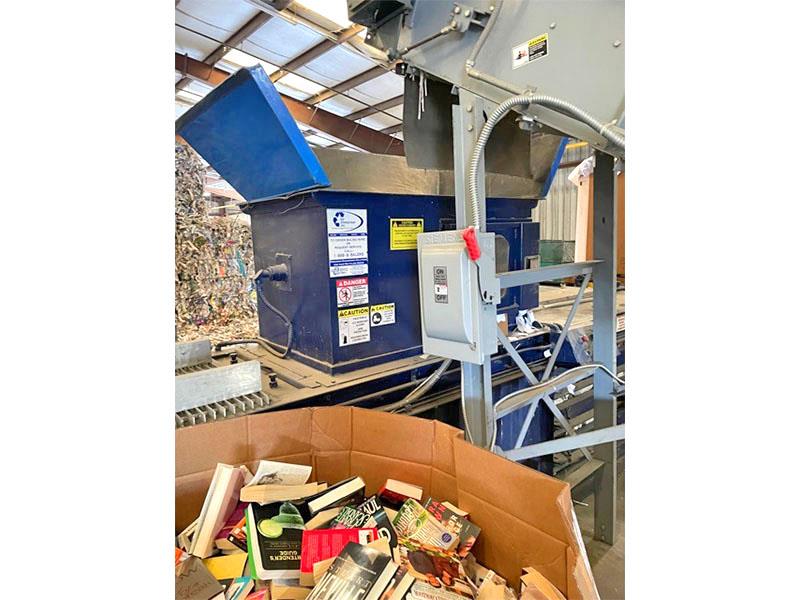 Selco #HL-12-LH, horizontal baler, 20 HP motor, 6" cylinder, 50" x 28" hopper opening, infeed conveyor - Image 4