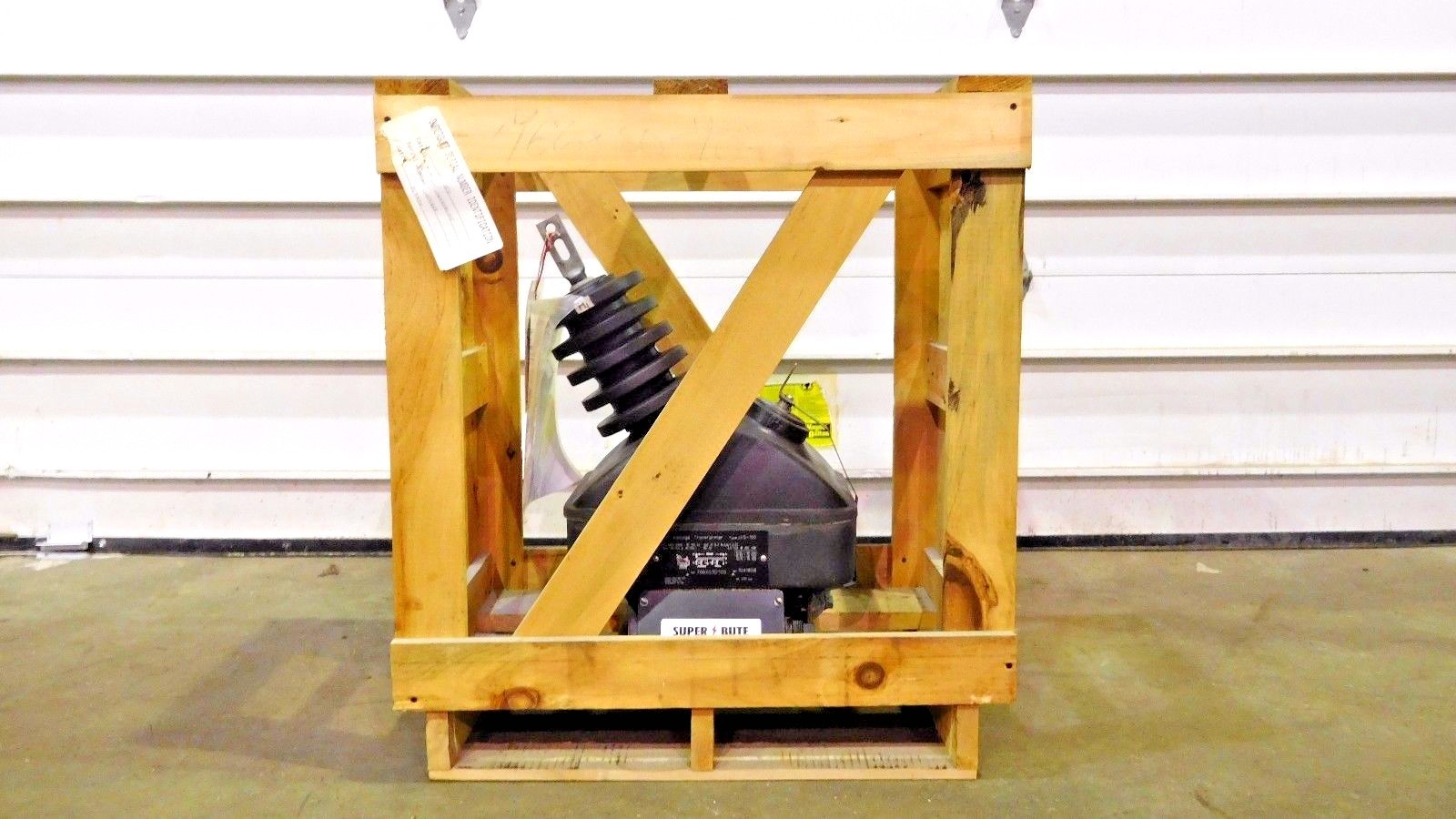 3 KVA 10800 Primary, , General Electric JVS-150 Super Bute outdoor voltage transformer, 90/150 ratio, new - Image 1