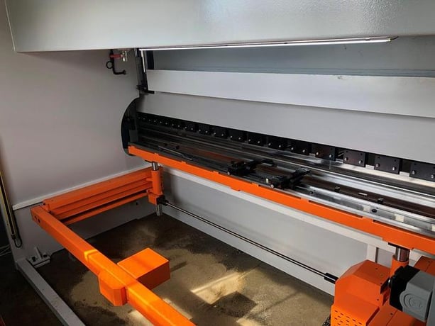193 Ton, Ermak Power Bend Falcon CNC press brake, 14' overall, 148.8" between housing, 10.8" stroke, 16.1" - Image 2