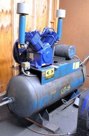 15 HP Quincy #QT-15, air compressor, tank mounted, 120 gallon, 60 cfm @ 200 psi - Image 1