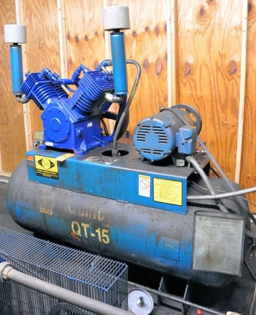15 HP Quincy #QT-15, air compressor, tank mounted, 120 gallon, 60 cfm @ 200 psi - Image 3