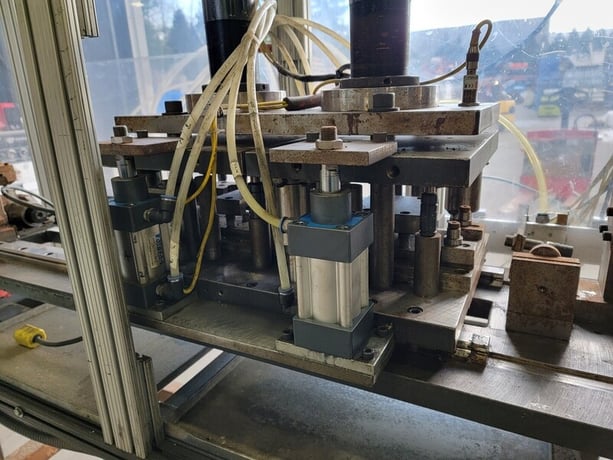 Multicyl, Pneumatic Aluminum Punching Machine, 23 mm stroke, 50" x 14.5" Table, 460 mm Table Travel, 120 V - Image 8