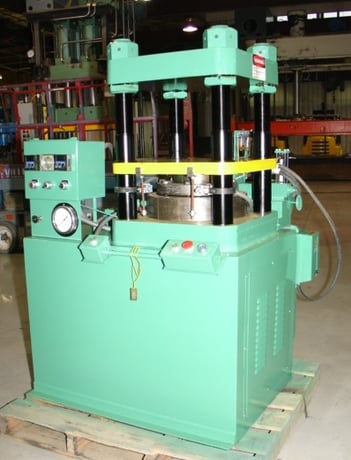 120 Ton, Up-act., 4-post, 14" x22", 6" -13" DL, 6" stroke, self-cont.hydraulic & controls, #1450 - Image 1