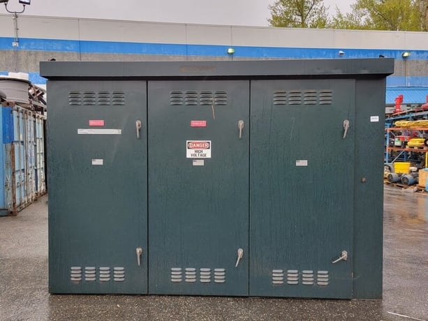 750 KVA 12470 Delta Primary, 208Y/120 Secondary, Federal Pioneer, oil filled ONAN transformer w/switchgear (2 - Image 1