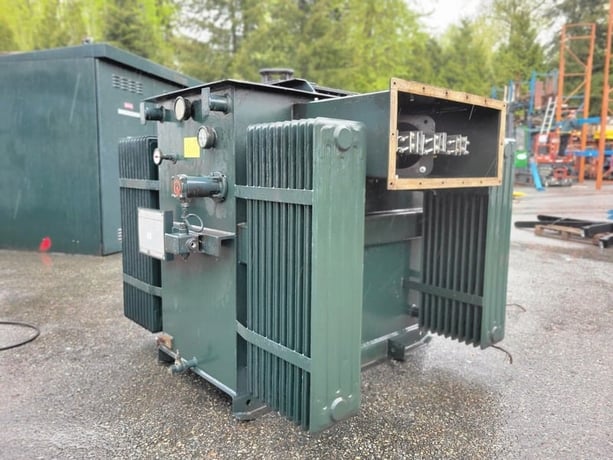 750 KVA 12470 Delta Primary, 208Y/120 Secondary, Federal Pioneer, oil filled ONAN transformer w/switchgear (2 - Image 5