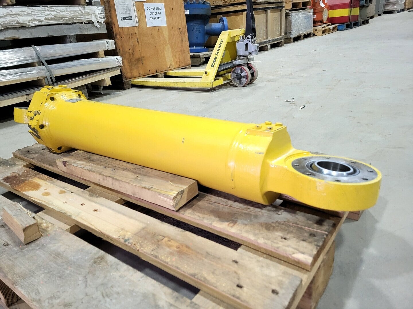 Komatsu Steering Cylinder El7952 For 830E Rock Trucks - Image 1