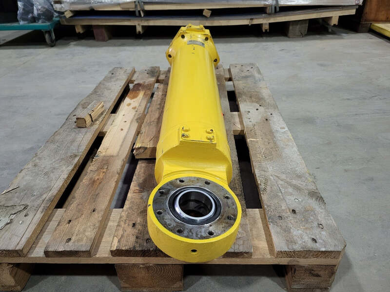 Komatsu Steering Cylinder El7952 For 830E Rock Trucks - Image 3