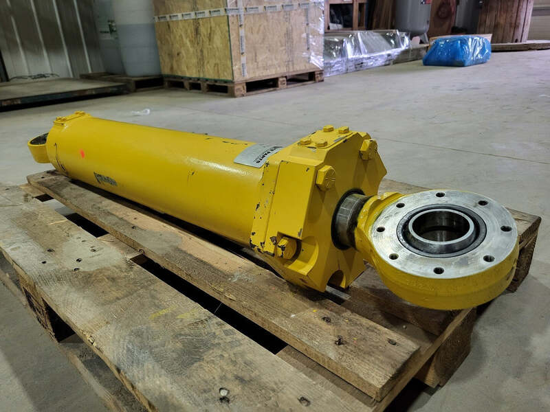 Komatsu Steering Cylinder El7952 For 830E Rock Trucks - Image 6