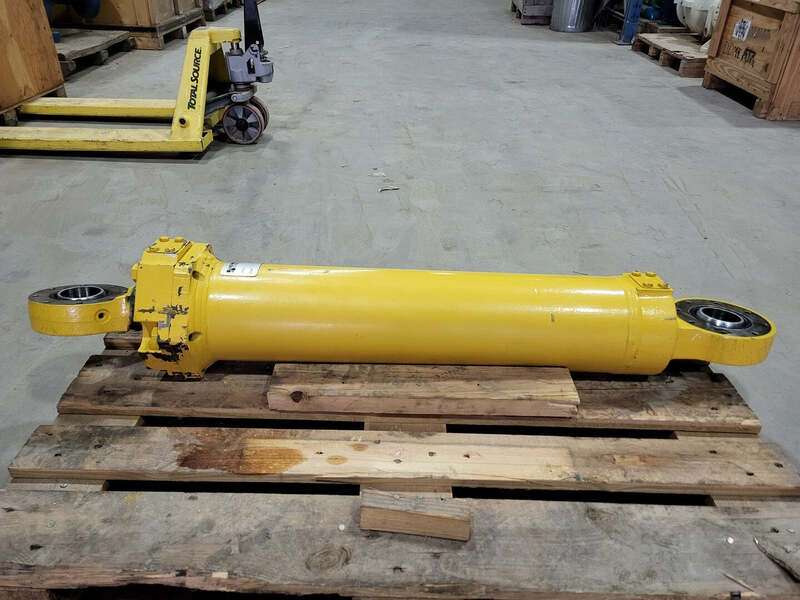 Komatsu Steering Cylinder El7952 For 830E Rock Trucks - Image 9