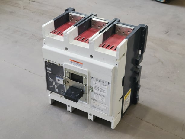 1600 Amps, Eaton Cutler-Hammer, RD316T32W, 3-pole circuit breaker, 240/480/600 Volts (18 available) - Image 5