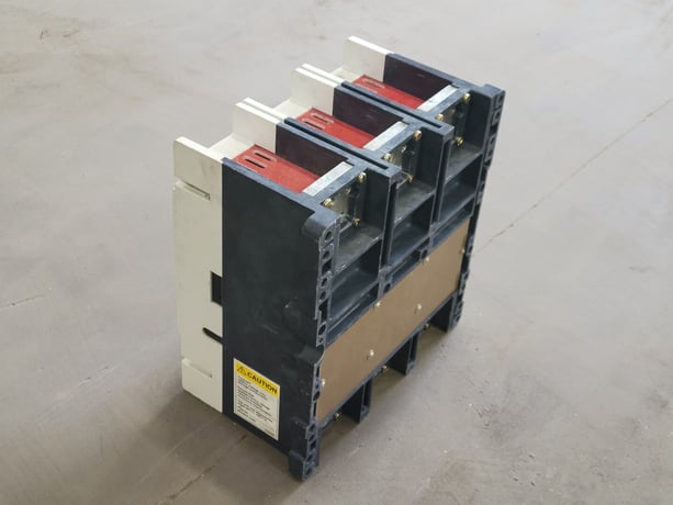 1600 Amps, Eaton Cutler-Hammer, RD316T32W, 3-pole circuit breaker, 240/480/600 Volts (18 available) - Image 7