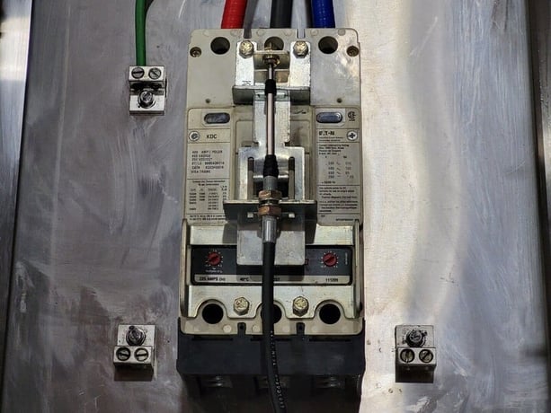 225 Amps, Eaton, KDC3400FS, 3-pole circuit breaker w/Stainless Steel enclosure, 600 VAC - Image 3