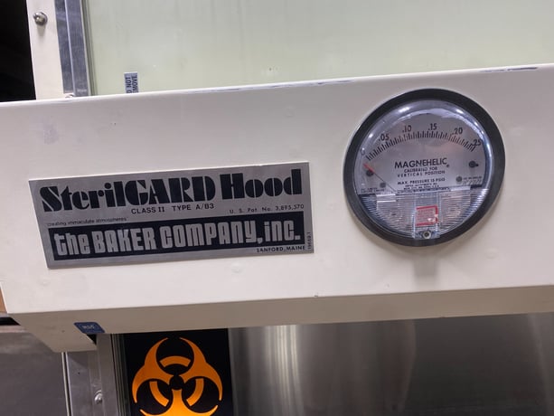 Baker #SG-400 SterilGARD, Biological Fume Hood Laboratory Cabinet 52" L Lab - Image 3