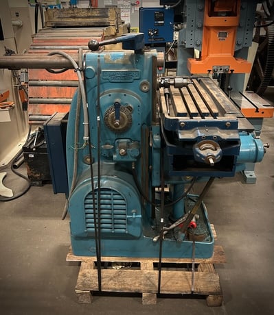 Kearney & Trecker #18-AC, horizontal milling machine, 38" x14" table, 3 HP, 25-1500 RPM - Image 1