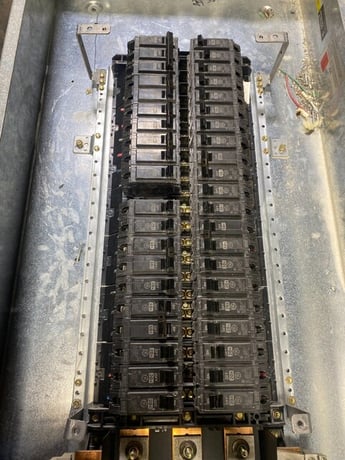 400 Amp. General Electric #AQF3424MBX, panelboard, 208Y/120 Volts, 3-phase, 4 wire, 42 space - Image 5