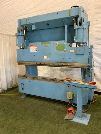 90 Ton, Cincinnati #90CB, hydraulic press brake, 8' overall, 78" between housing, 8" stroke, 15 HP, 2001 - Image 2