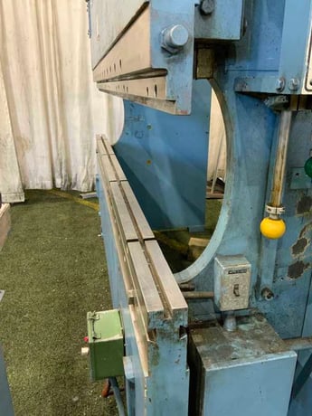 90 Ton, Cincinnati #90CB, hydraulic press brake, 8' overall, 78" between housing, 8" stroke, 15 HP, 2001 - Image 4