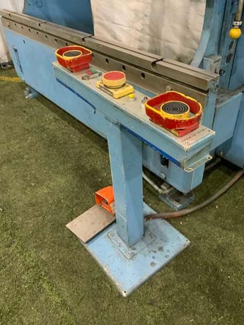 90 Ton, Cincinnati #90CB, hydraulic press brake, 8' overall, 78" between housing, 8" stroke, 15 HP, 2001 - Image 5