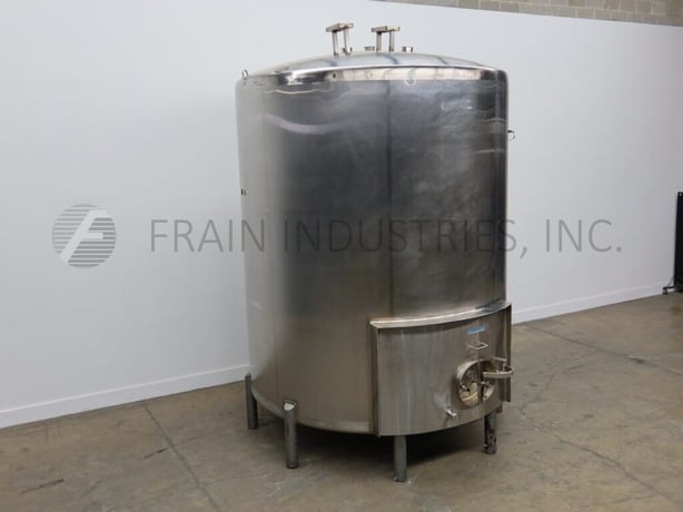 5000 gallon Mueller, 304 Stainless Steel tank, single wall, 110" dia. x 122" straight wall, dome top, dish - Image 1