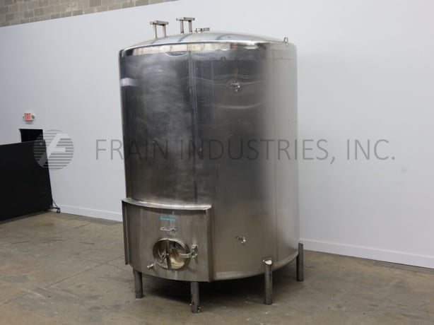 5000 gallon Mueller, 304 Stainless Steel tank, single wall, 110" dia. x 122" straight wall, dome top, dish - Image 5