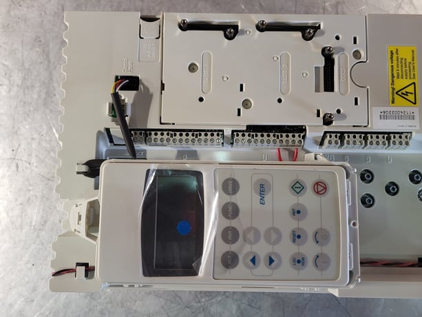 10 HP ABB, ACS800-U1-0016-7, AC Drive (VFD), 600 Volts, 15 amps, new - Image 3