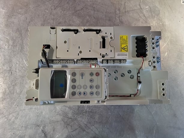 10 HP ABB, ACS800-U1-0016-7, AC Drive (VFD), 600 Volts, 15 amps, new - Image 4
