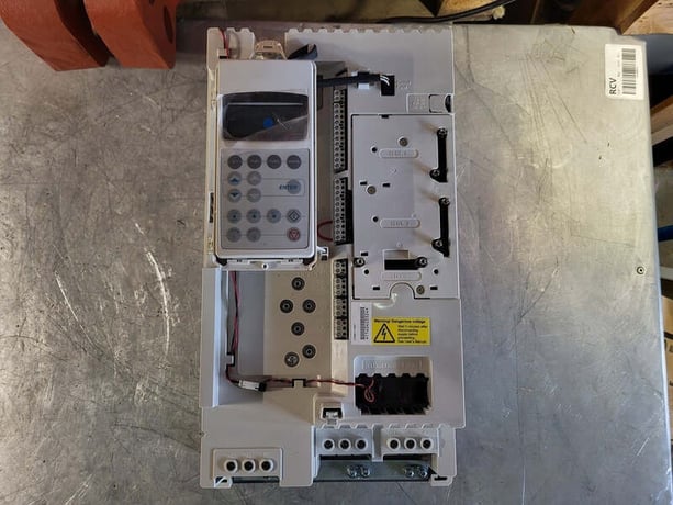 15 HP ABB, ACS800-U1-0020-7, AC Drive (VFD), 600 Volts, 20 amps, new surplus - Image 8