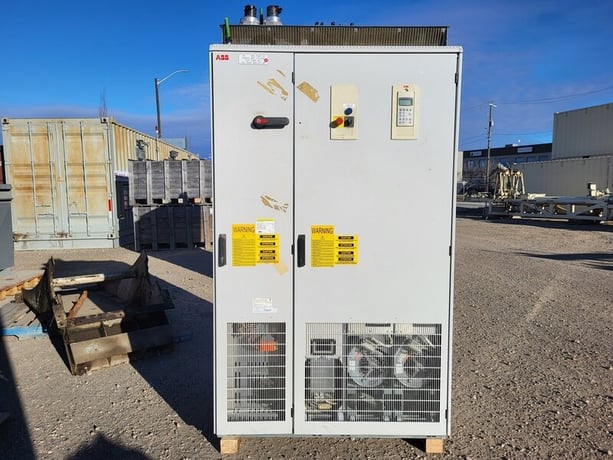 300 HP ABB, ACS800-37-0400-7, Variable Frequency Drive (VFD), 600 Volts, 300 amps, S/N 1060800770 - Image 1